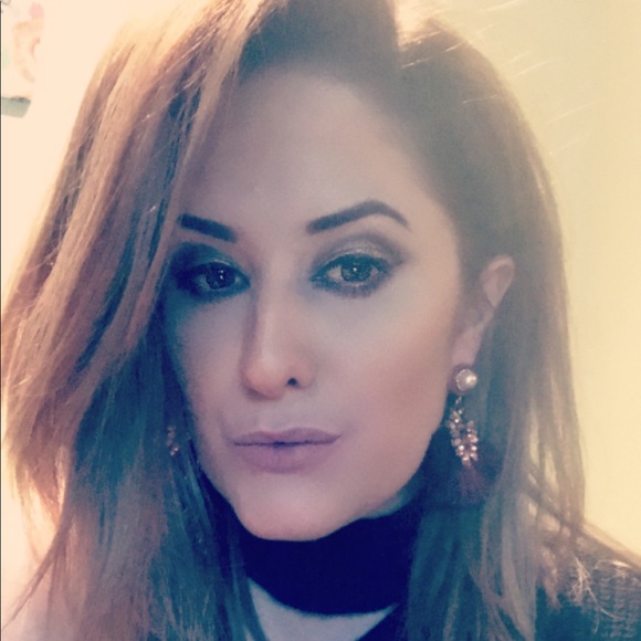 Meet your Posher, Lara - Picture 1 of 1